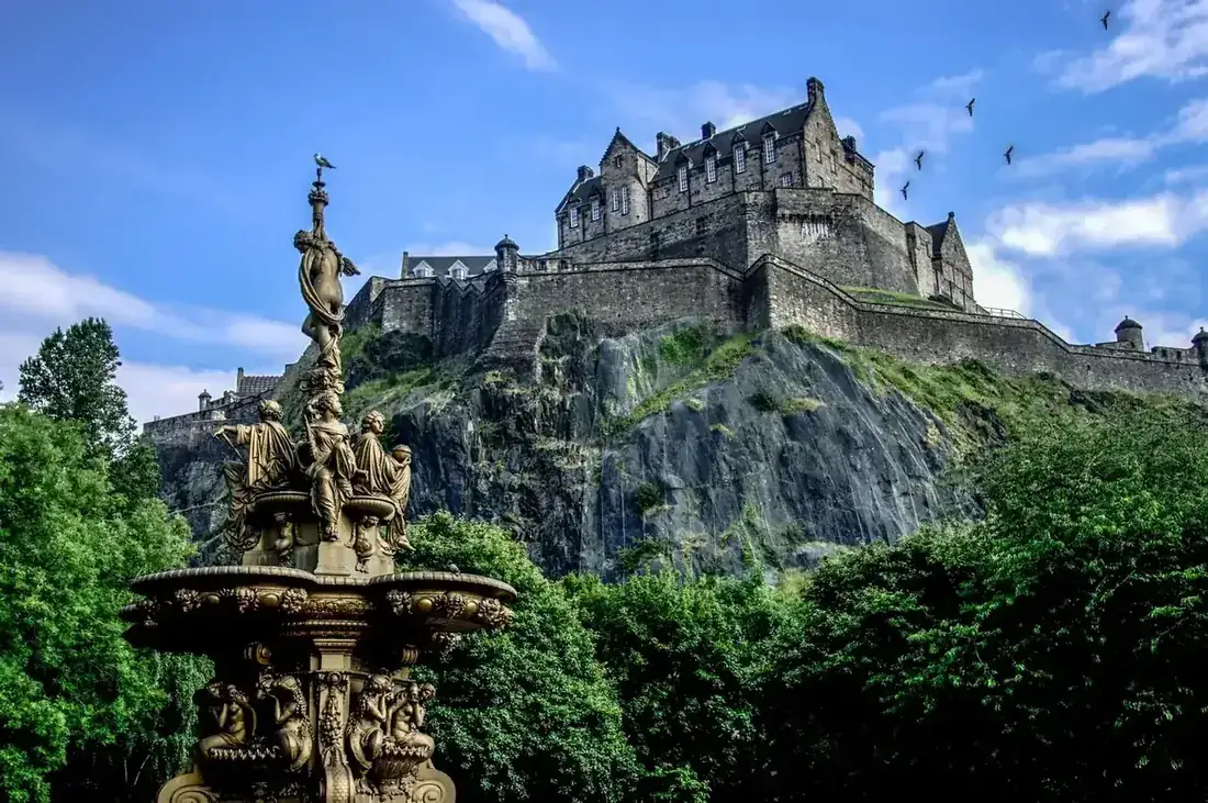Edinburgh Castle above the Ross Fountain
